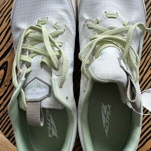 Altra Lone Peak 6 Trail Shoes - White and Green women’s size 11
